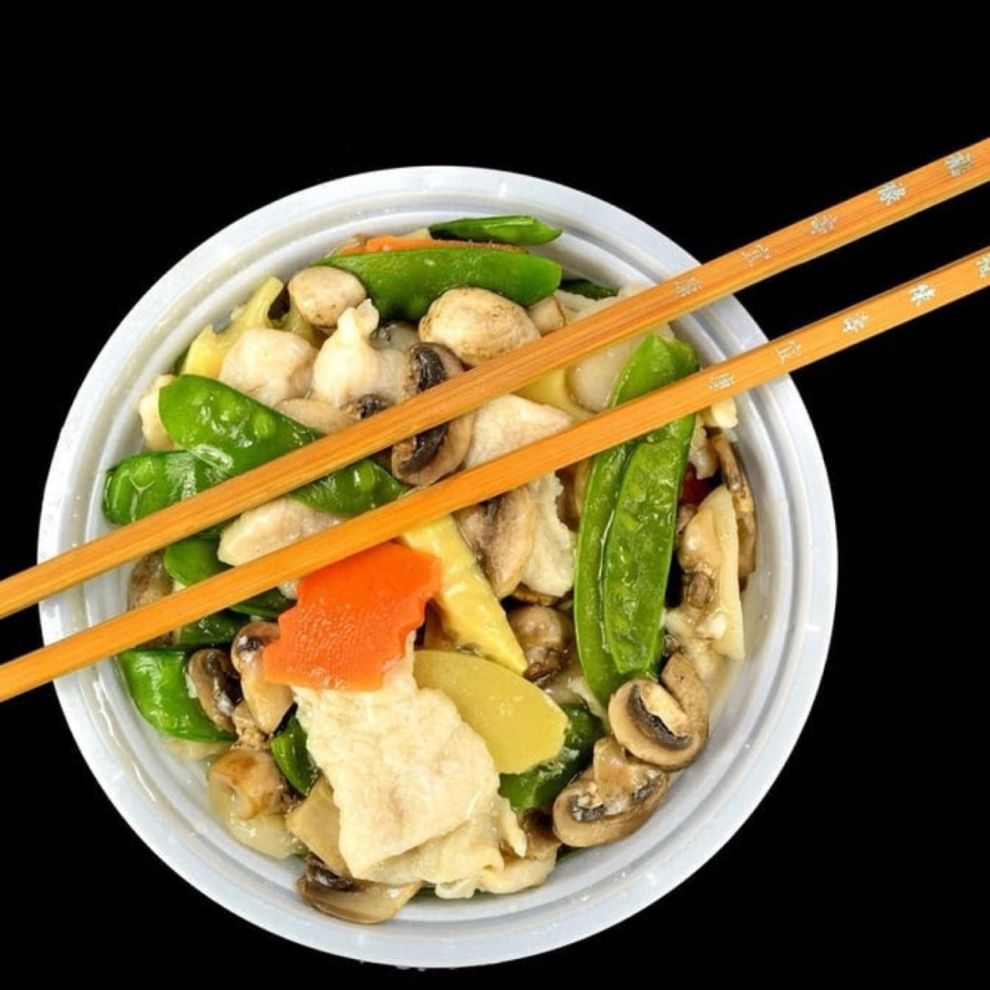 Moo goo gai pan with mushrooms and snow peas